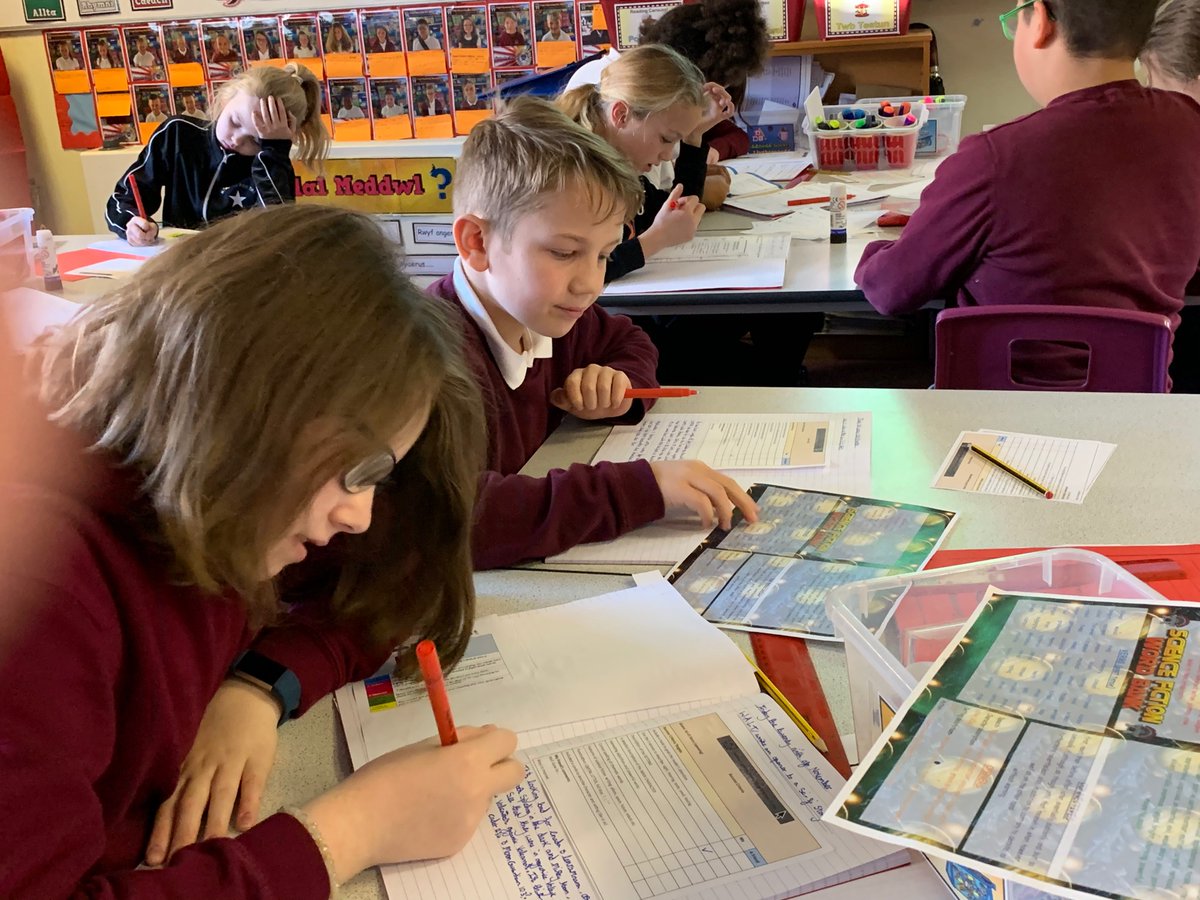 ysgolbroallta's tweet image. Mr Jones’ #pwllglo class have just received a message from the class #tardis ...we are writing our sci fi stories ! @EAS_LLCEnglish