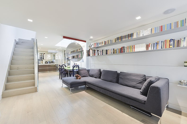 StruttsChelsea's tweet image. #propertyoftheweek A stunning 3 bedroom house in a gated mews to let in ChelseaSW3. Click on the link and contact our lettings team for more details tinyurl.com/uwsywm5
#mews #house #chelseasw3