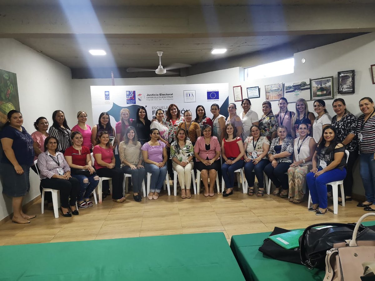 figueredcynthia's tweet image. 8vo módulo "Tics y comunicación " de la mano de la experta en comunicación Dolly Olmedo,  7ma edición Caaguazú, Escuela de Formación Política para Mujeres Líderes @TSJE_Py @Genero_JE @PNUDPARAGUAY @UEenParaguay @IDEA_int_Py @WdnParaguay #sevoslaprotagonista #MujeresAmericaLatina