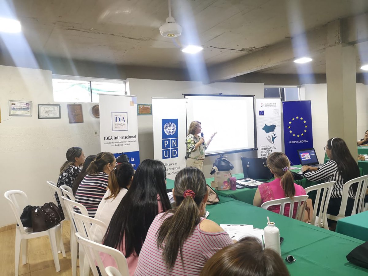 figueredcynthia's tweet image. 8vo módulo "Tics y comunicación " de la mano de la experta en comunicación Dolly Olmedo,  7ma edición Caaguazú, Escuela de Formación Política para Mujeres Líderes @TSJE_Py @Genero_JE @PNUDPARAGUAY @UEenParaguay @IDEA_int_Py @WdnParaguay #sevoslaprotagonista #MujeresAmericaLatina