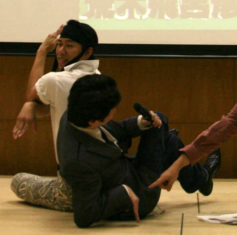 LegoAlex98's tweet image. Have some goofy ass pics of Araki  from a Jojo Posing Event 

He's trying so hard my king 😭