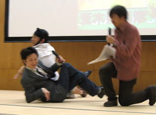 LegoAlex98's tweet image. Have some goofy ass pics of Araki  from a Jojo Posing Event 

He's trying so hard my king 😭