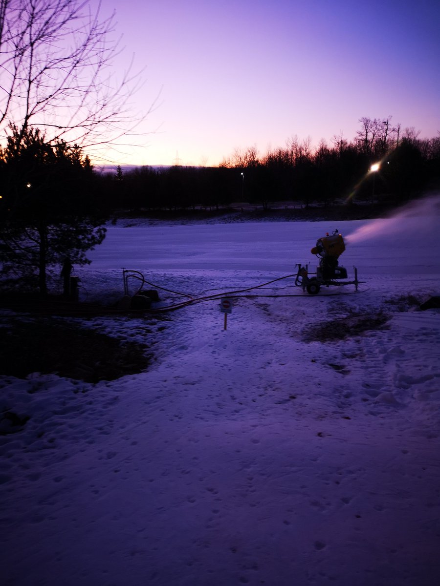 NakkXC's tweet photo. Almost finished grooming on the Nakkertrak. Snow making on going. As the sun rises it is looking like a great day for a ski. Get a jump on the weekend https://t.co/CJdgzywhUl