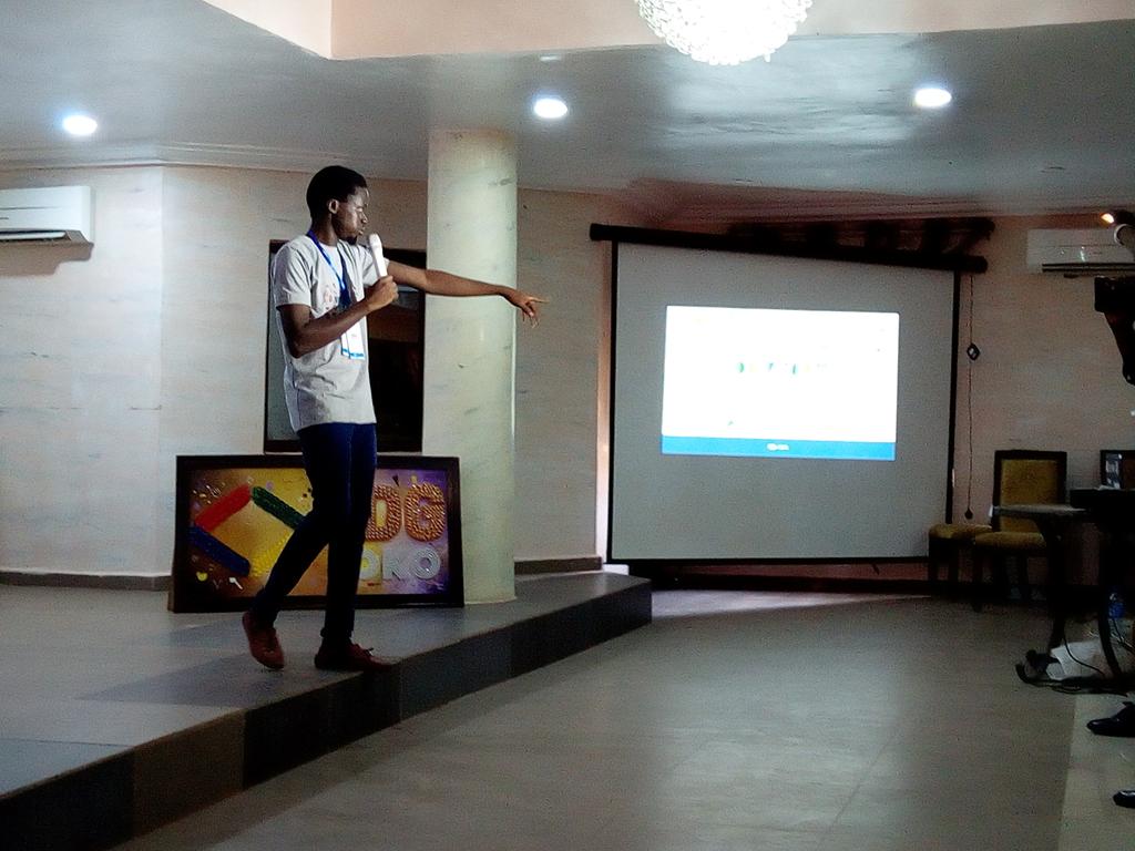 OsitaAmakeze's tweet photo. Technological Thoughts & Measurements #Okeke
#vision define your vision
#company who are your friends?
#time
#tactics
#Devfest19 #DevfestSE #DevfestOko #GDGOko https://t.co/3lwUjlvqLm