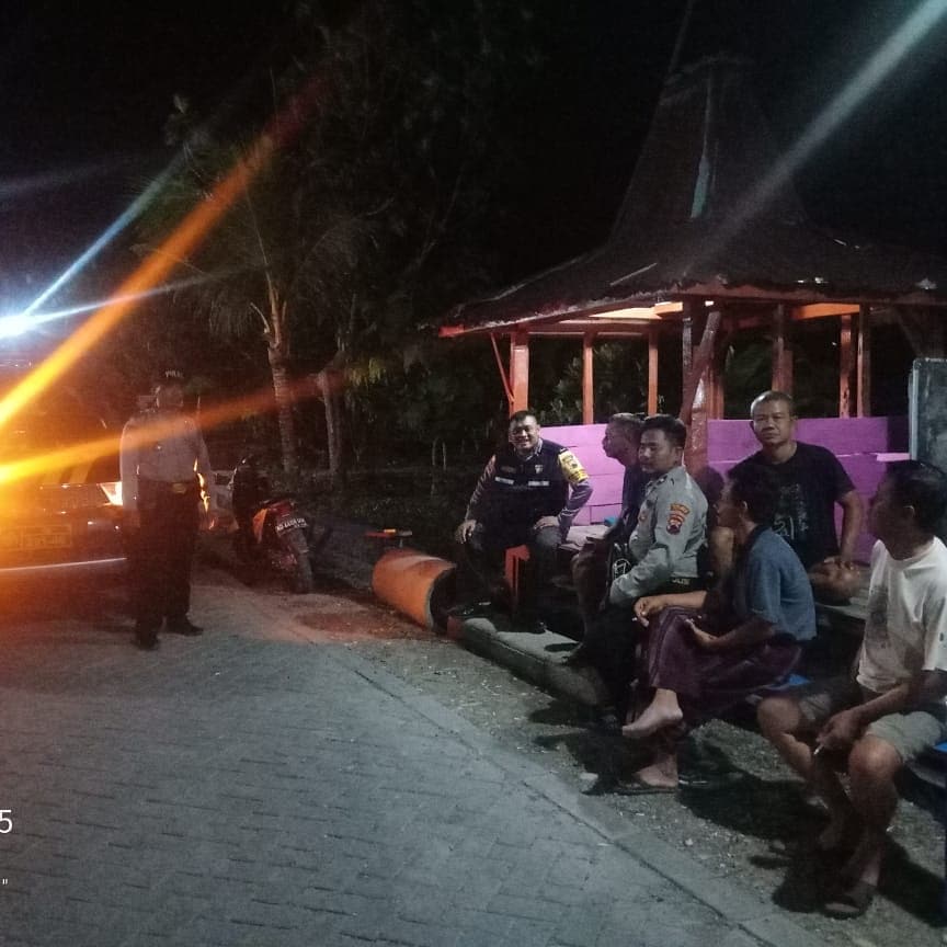 Ronda malam menjaga warga yg sedang terlelap tidur itu menjadi tanggung jawab bapak2 dk.doplang ds.doplang kec.jati kab.blora 
Setiap malam kami bergantian menjaga warga di temani bapak babinkamtibmas dan babinsa desa doplang .

@ polripromoter