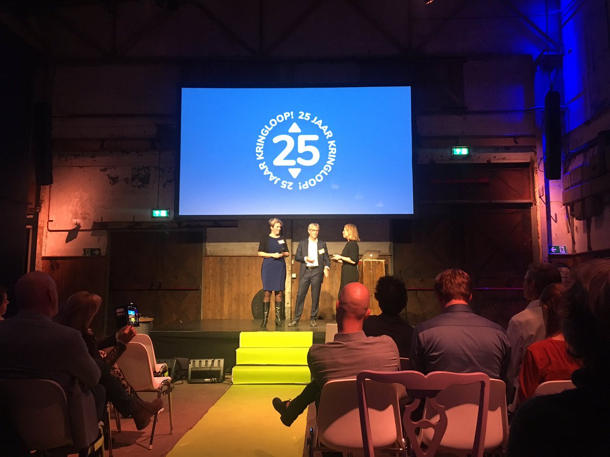 se_lab's tweet image. Start van 25 jaar @kringloopdag festival in de @fabrique #Utrecht met volle zaal #100procentkringloop #kringloopbedrijven #socent Ook aftrap #GreenFriday ipv #BlackFriday