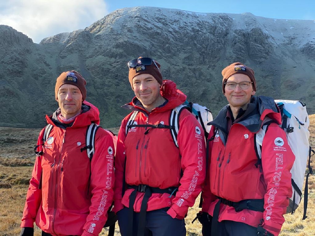 lakedistrictnpa's tweet image. Our #LakeDistrict Fell Top Assessors are celebrating today's ‘White Friday’ season launch.❄️ Each day during winter one of our Fell Top Assessors will walk to the summit of Helvellyn ⛰️ to get condition reports to help people #summitsafely. Read more: bit.ly/2Y5Fpy4