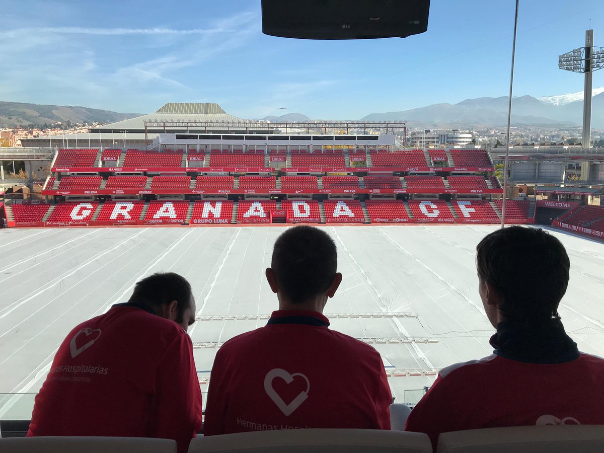 HospitalariasGr's tweet photo. Guiados por Enca Giménez, RDP visita el Estadio Nuevo los Cármenes. Estadio, palcos, vestuario... ¡¡nos ha encantado!! ¡¡GRACIAS!! https://t.co/ULJ03DO1R8