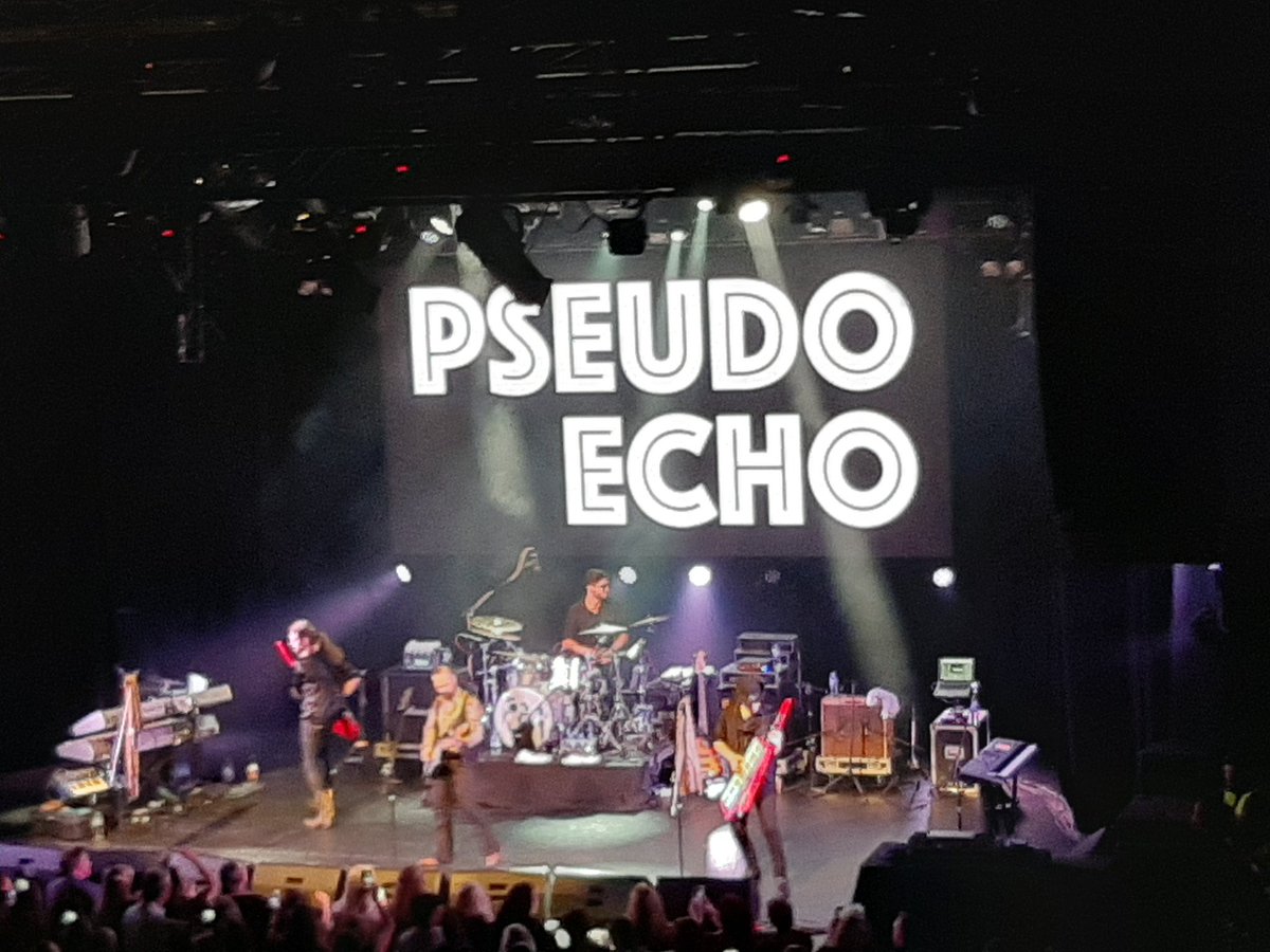 Sue_McGinty's tweet photo. A few photos from tonight #80smania #Penrith #pseudoecho https://t.co/IVMhPQ2s1Z
