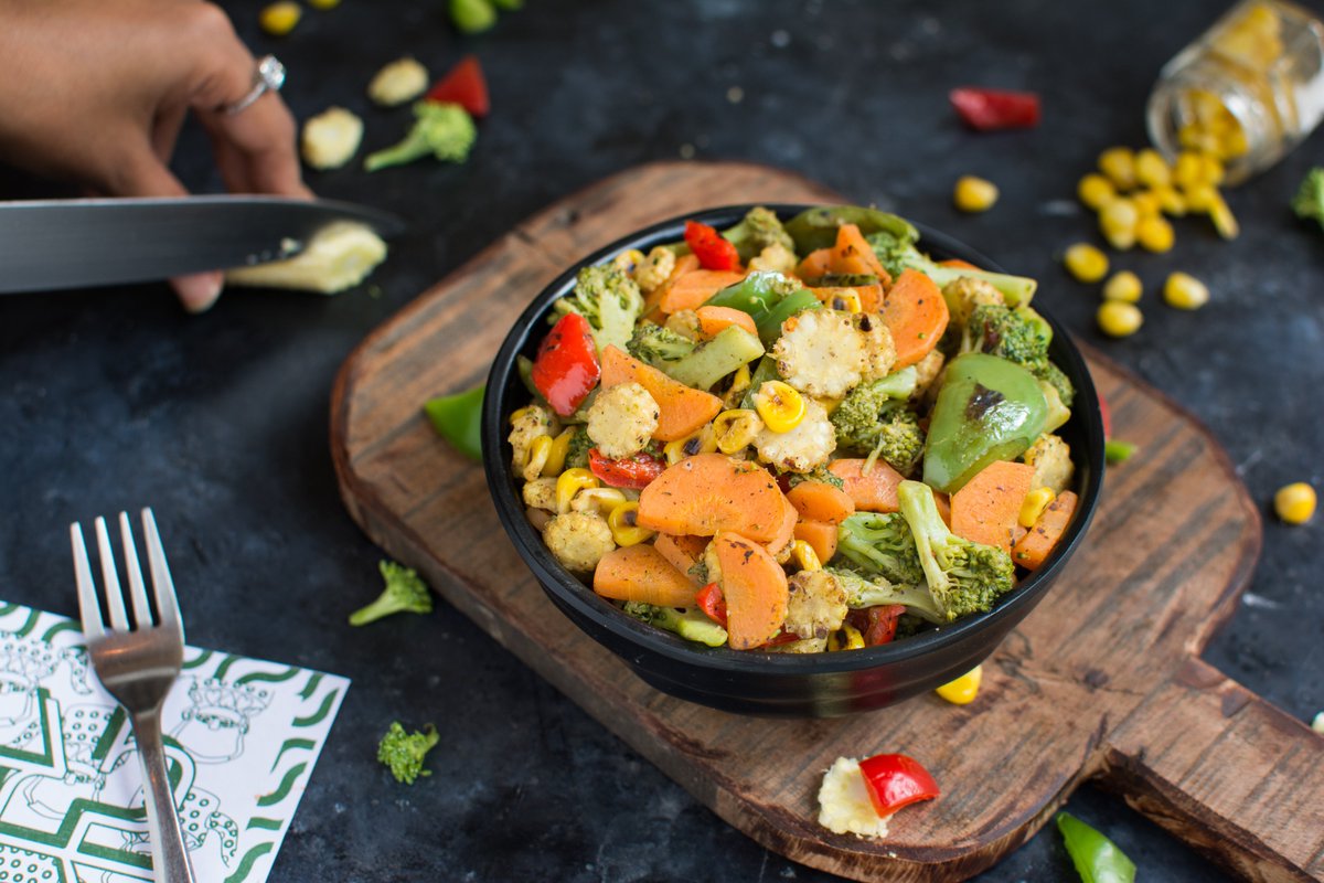 MittiCafe's tweet photo. Treat your body with a bowl of freshness with Sauteèd Exotic Veggies! 🥗
#Organic #Fresh #Desi #ChemicalFree #GharJaisa #DesiFood #SauteedVeggies #Veggies #VeggieBowl #Sauteed #MittiCafe #OrganicCafe #Indore #India #Pure #HonestIngredients https://t.co/Jv5WvYmR6p