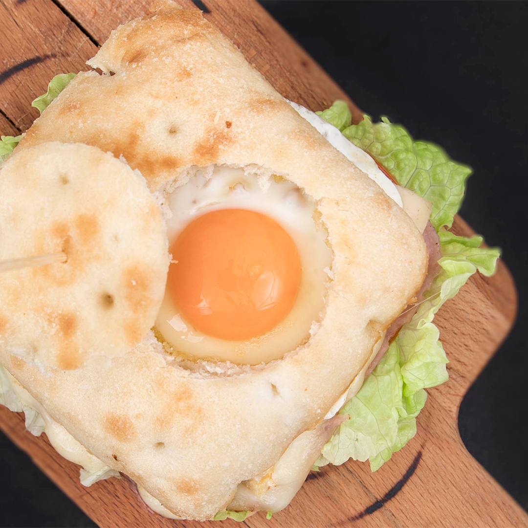 milongascompos's tweet photo. ¿El #blackfriday te ha dejado sin blanca? Ven a #Milongas #Compostela 🤤 a #cenar #rico y por poco #money 💸
.
#restaurante #taperia #santiago #gastronomia #comida #food #foodie #delicious #tasty https://t.co/xiB81grYbh