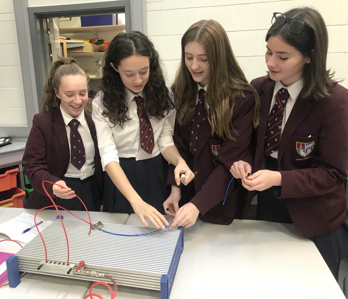 foylecollegeTD's tweet photo. Year 11 students enjoying problem solving using pneumatics @FoyleCollege . #problemsolving #buildingcircuits #togetherwecan #londonderry #derry #excellentwork #greatstudents https://t.co/TOFSltgvRH