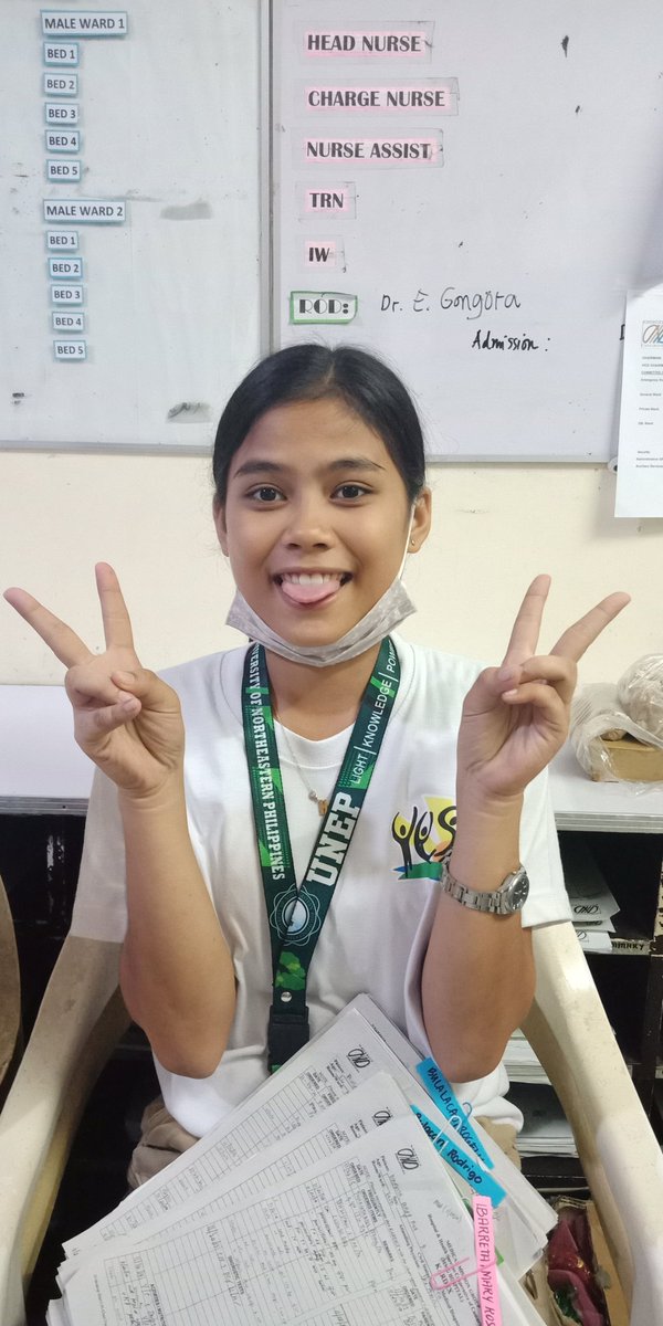 eytshaje's tweet photo. 1st pic: "Baka may makakita"
2nd pic: Click it gurl! ๐habang wala paaa
#lastdayingenward
#workimmersion https://t.co/RZyjWzgxBy