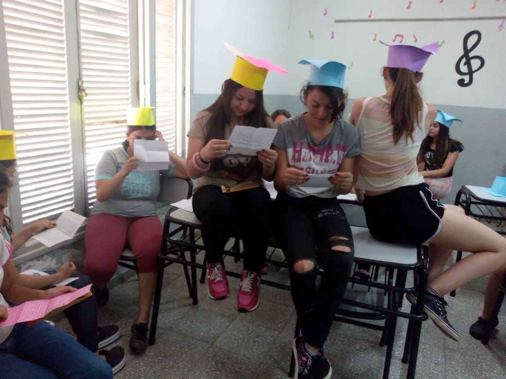 AppellaClaudia's tweet photo. ES N° 6 Dudignac. 9 de Julio. Región 15.

UUD, se festeja con alumnos, familias y Comunidad Educativa. Emoción y mensajes con sentimientos. Felicidades para todos!!!! 
@susanacrespi1 @adriana_frega @SecundariaDGCYE https://t.co/BgkAIW7r5C