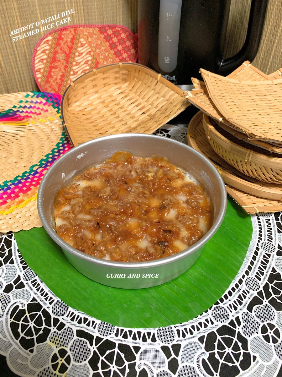 Somasray's tweet photo. AKHROT O PATALI DIYE STEAMED RICE CAKE
Recipe & Pics @ https://t.co/HtA6Bi2fkv
#vegan #glutenfree #steamed #rice #datejaggery #walnut #cake #recipeblog #foodstagram #foodporn #foodgasm #foodpic #foodphotography #foodblogger #singaporefoodblogger #indianfoodblogger https://t.co/Lm1DDwXPhG