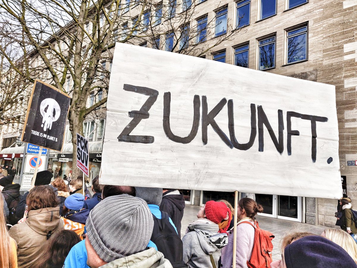 kreon_nrw's tweet photo. #Klimastreik #Demo in #Düsseldorf 
#fff #fffduesseldorf #FridaysForFuture #Fridays4Future #fffdus #NeustartKlima https://t.co/vqs9fCQ1pZ