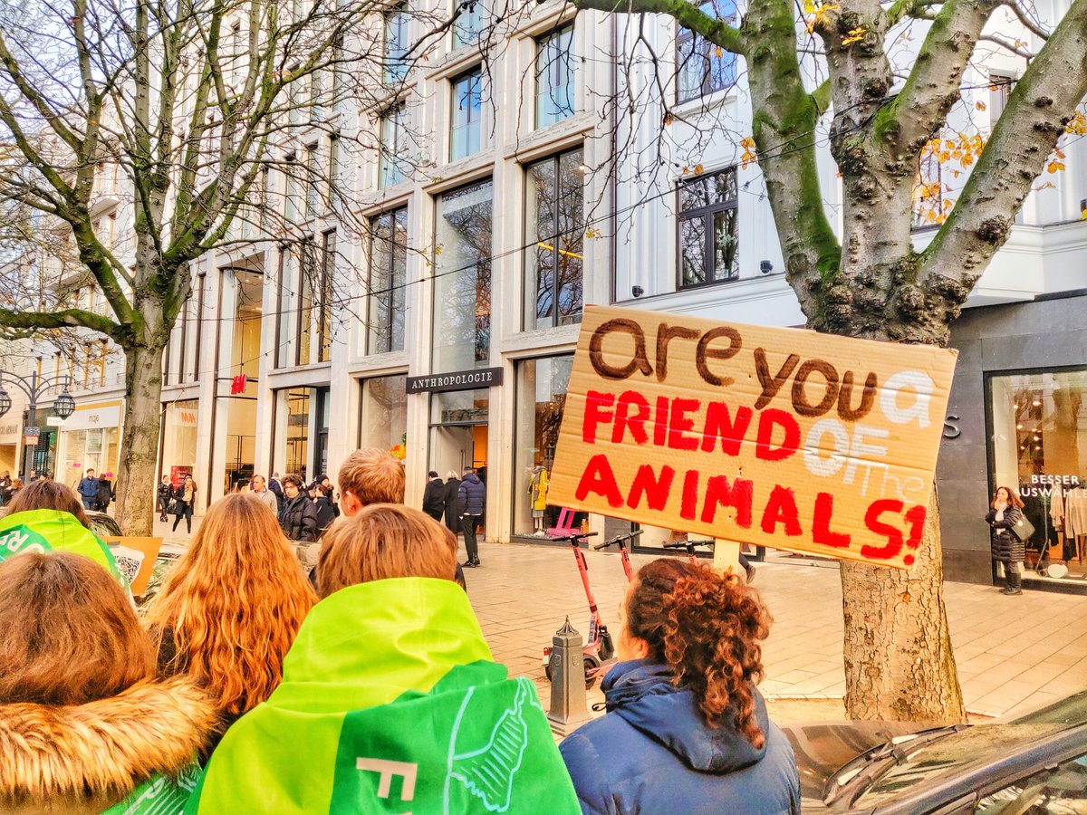 kreon_nrw's tweet photo. #Klimastreik #Demo in #Düsseldorf 
#fff #fffduesseldorf #FridaysForFuture #Fridays4Future #fffdus #NeustartKlima https://t.co/vqs9fCQ1pZ