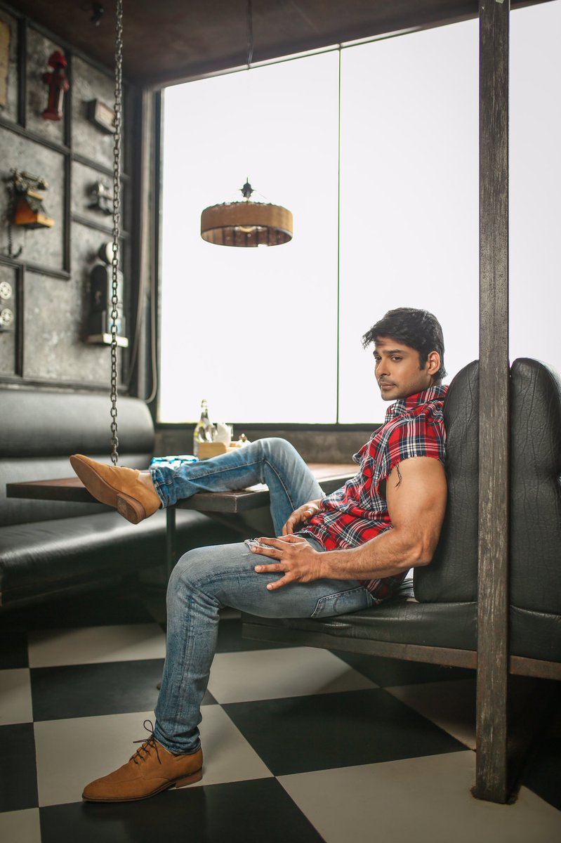sidharth_shukla's tweet photo. “Your attitude determines your actions and your actions determine your accomplishments” - John C Maxwell
.
.

#TeamSidharthShukla #RealSid #SidharthShukla #BiggBoss13 #BB13 #BiggBoss https://t.co/6viOHAl1Oi