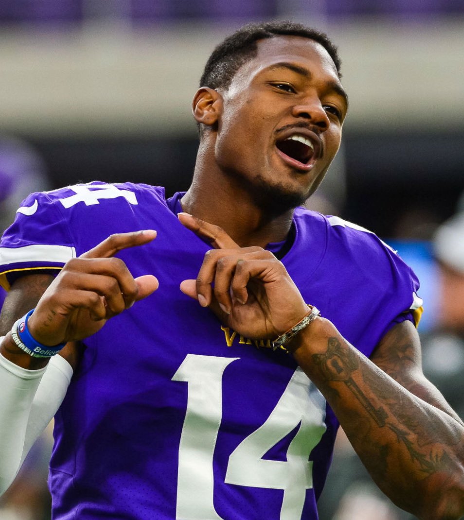 SkolMemes's tweet photo. RT to wish @stefondiggs a happy birthday! 

We love you Diggsy! Never leave MN! 💜 https://t.co/b6JFP5ncSF