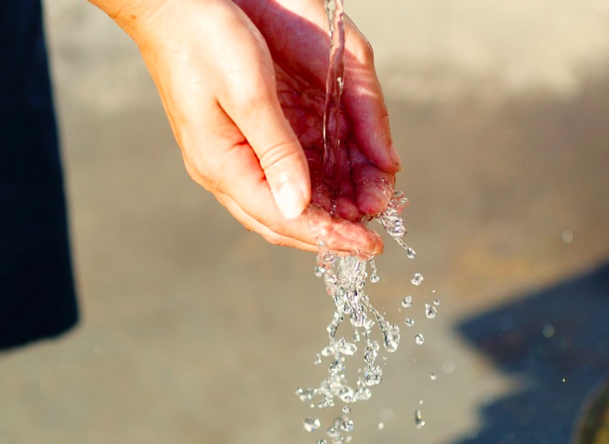 Proyecto_OEC's tweet photo. ¿Qué pasaría si la única agua a la que puedes acceder estuviese contaminada?  Esto es lo que ocurre en Dida y Obe (Etiopía) 💦 La tecnología española pone su granito de arena➡ https://t.co/t2PN5hA6cm #madeinspain #origenespañol #calidad #innovacion #salud #soluciones #industria https://t.co/zMEo1kb5v8