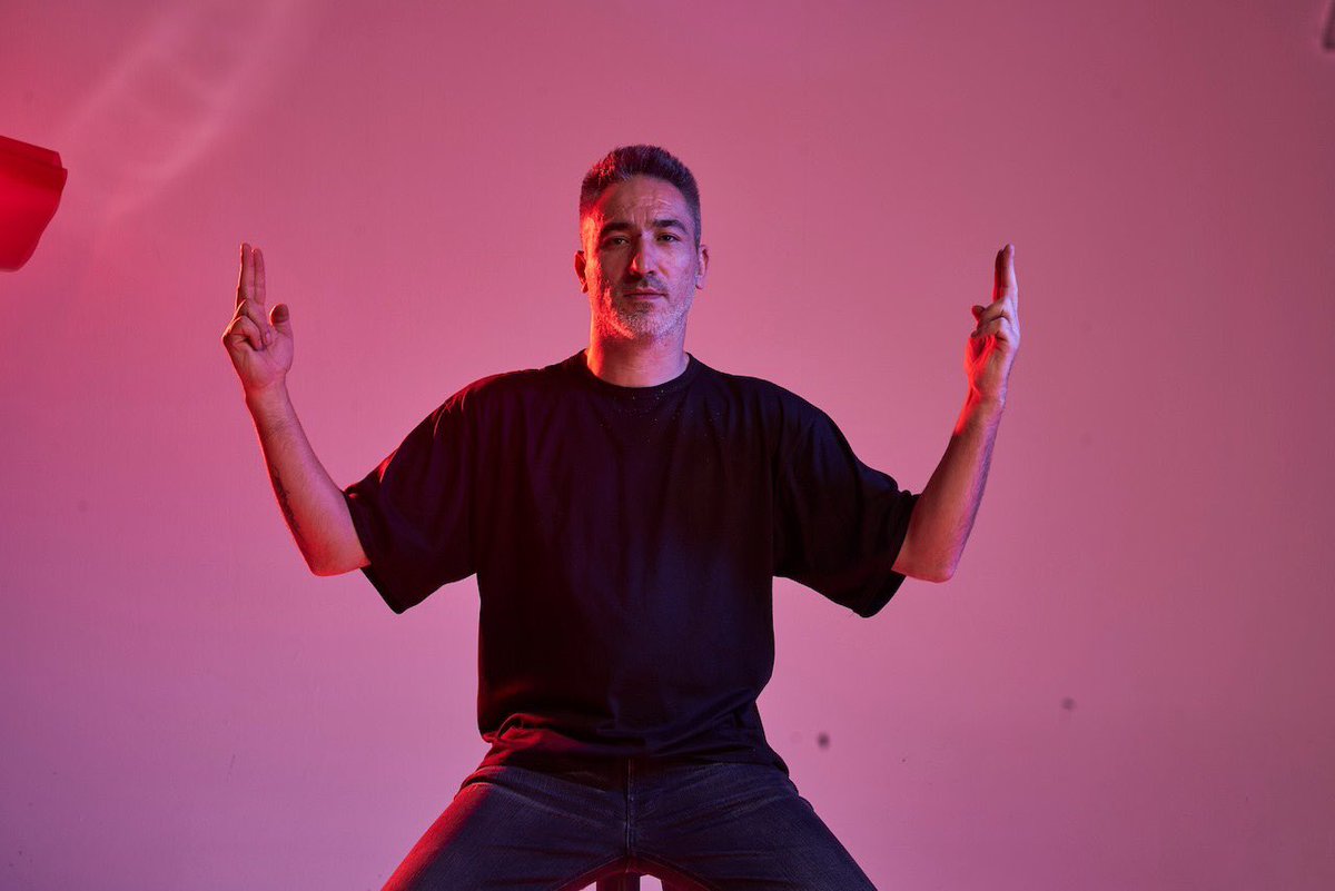 Beklenen <a href="/Sagopakajmerrap/">Sagopa Kajmer</a> albümü geldi. Dinlerken “Sago yine yapmış!” diyeceksin. ✌🏻 spoti.fi/2DmTUE9