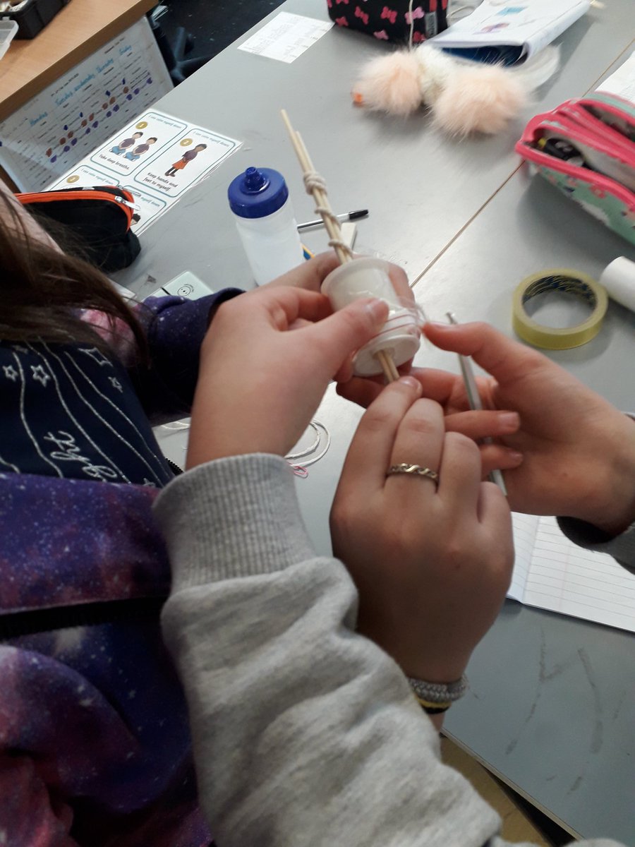 5Eetns's tweet photo. We had two eally good STEM lessons in the last week! Some excellent research and sketching of designs last week and brilliant construction of Pulley Systems today! Great learning on loads, weight and forces! @EducateEnnis @PDSTPrimarySTEM https://t.co/HB9XHKmp3Q