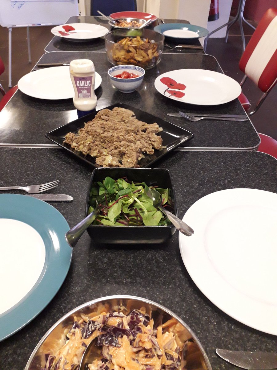 CentreTenby's tweet photo. Another fabulous #feedmefriday from our dedicated pupils @CentreTenby . Today was doner kebabs with coleslaw, sweet chilli sauce and spicy potato chips, all homemade! Fabulous. @jamieoliver @JonnyMatthew @JOCookerySchool https://t.co/wZMUKG3hXE