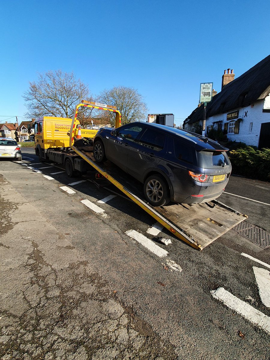 MorganLLoyd's tweet photo. The Land Rover back in its natural habitat... the back of a tow truck! https://t.co/hBS6mUG836
