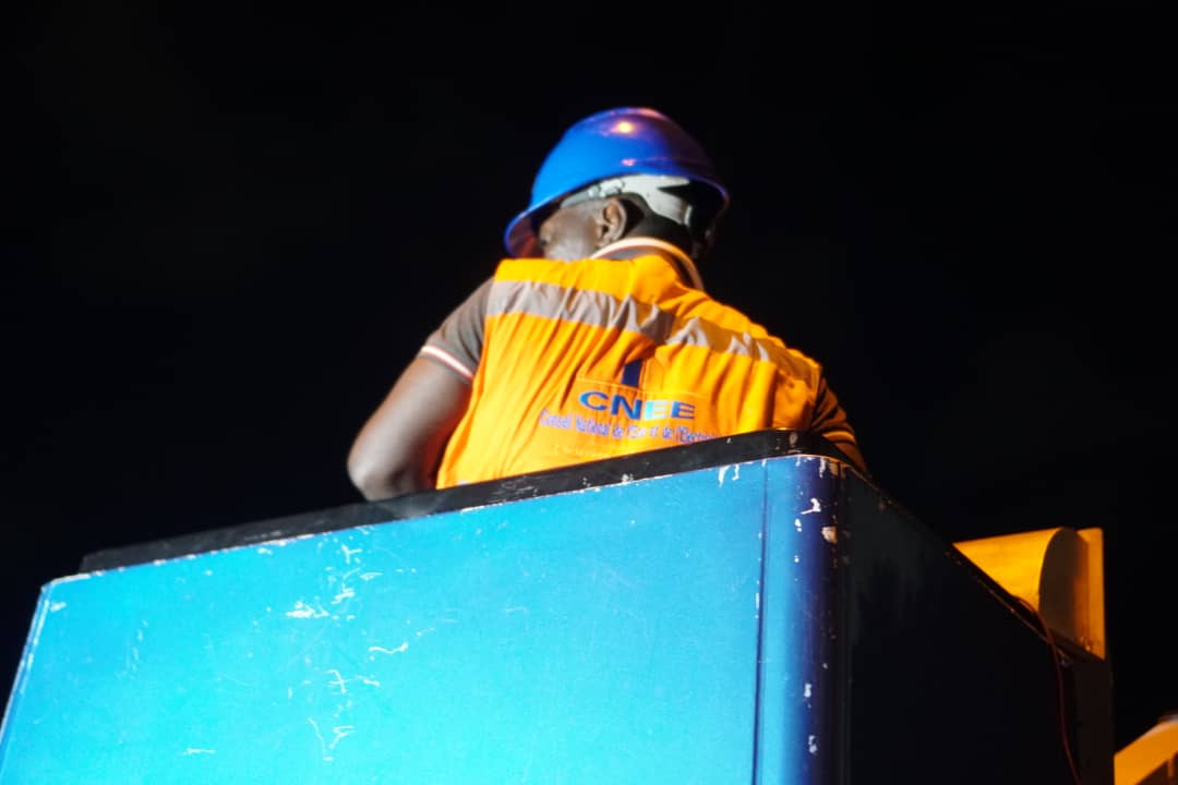 Après l'éclairage des grandes artères de la capitale, place aux quartiers populaires. Des actions concrètes doivent être mises en oeuvre pour répondre aux attentes des populations conformément aux instructions du Président de la République, SEM Ali BONGO ONDIMBA.