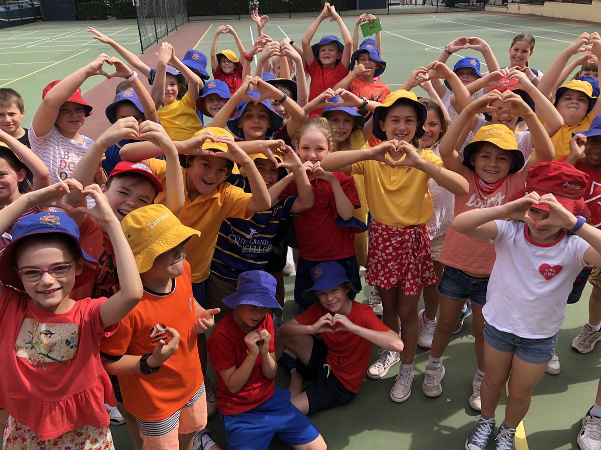 StThom_CampHill's tweet photo. Great show of support today towards our neighbours impacted by the bush fires...as we joined in the Hearts A Flame appeal to support St Vincent de Paul. We wore RED, YELLOW & ORANGE & once again PRAYED for rain! #WearCompassion https://t.co/YGWgpKBLX1