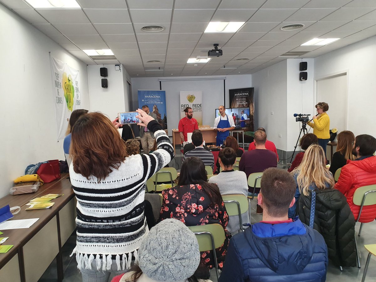 jacorpas's tweet photo. Comienza #showcooking proyecto #SaborSur #interreg en #Aracena  #Huelva @RedGuadalinfo @consorciofr @mafaldaenred @mayhuelva https://t.co/Edsco7fVfD