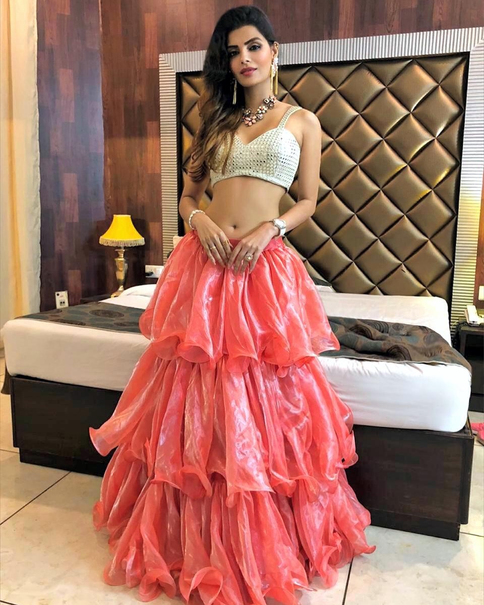Realsonaliraut9's tweet image. Lastnight event !!!!!
Outfit - @baaksha
Stylist: @simrankhera5 @styledbyayushidixit
Earings : @rimayu07
Managed by @moushumibanerji
#eventdiary #eventtime #apperance #style #costume #designer #styling #fashion #fushion #indowestern #workmode #sexystyle