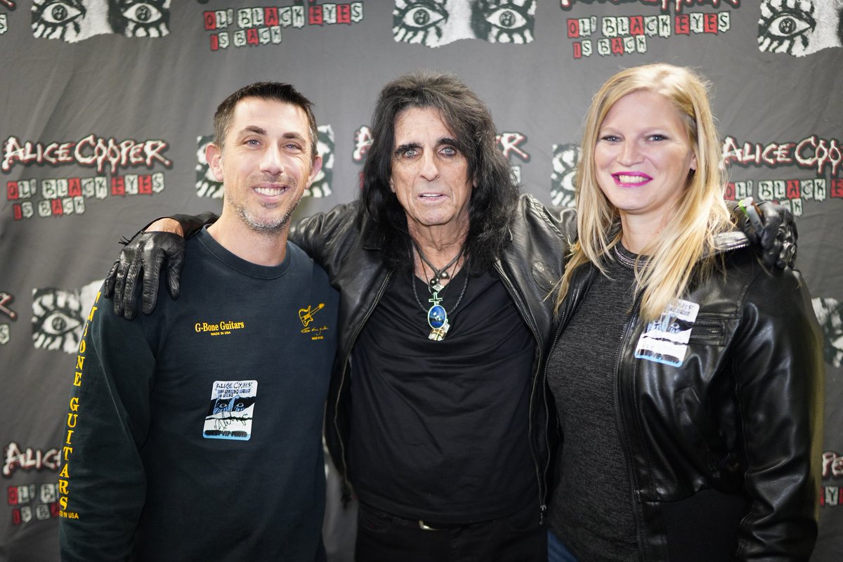 AaronRadioGuy's tweet photo. Without @alicecooper there is no @kiss @RobZombie @marilynmanson @slipknot ect. Each of them legends as well, but Alice blazed the original trail. #alicecoopervip #guillotine https://t.co/uanwqJFqOt