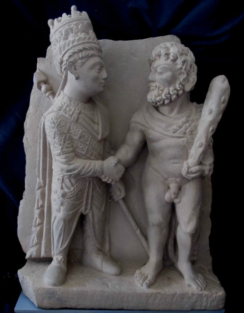Macedonia_Gr's tweet photo. Sandstone statue, about 45 cm tall, depicts the Graeco-Bactrian King #Antiochos (70-38 BCE) shaking hands with #Heracles. The point of the image was to show that a #Bactrian noble was on equal footing with a #Greek god. #ancient #history #Macedonia #Greece https://t.co/MayB7chMTS