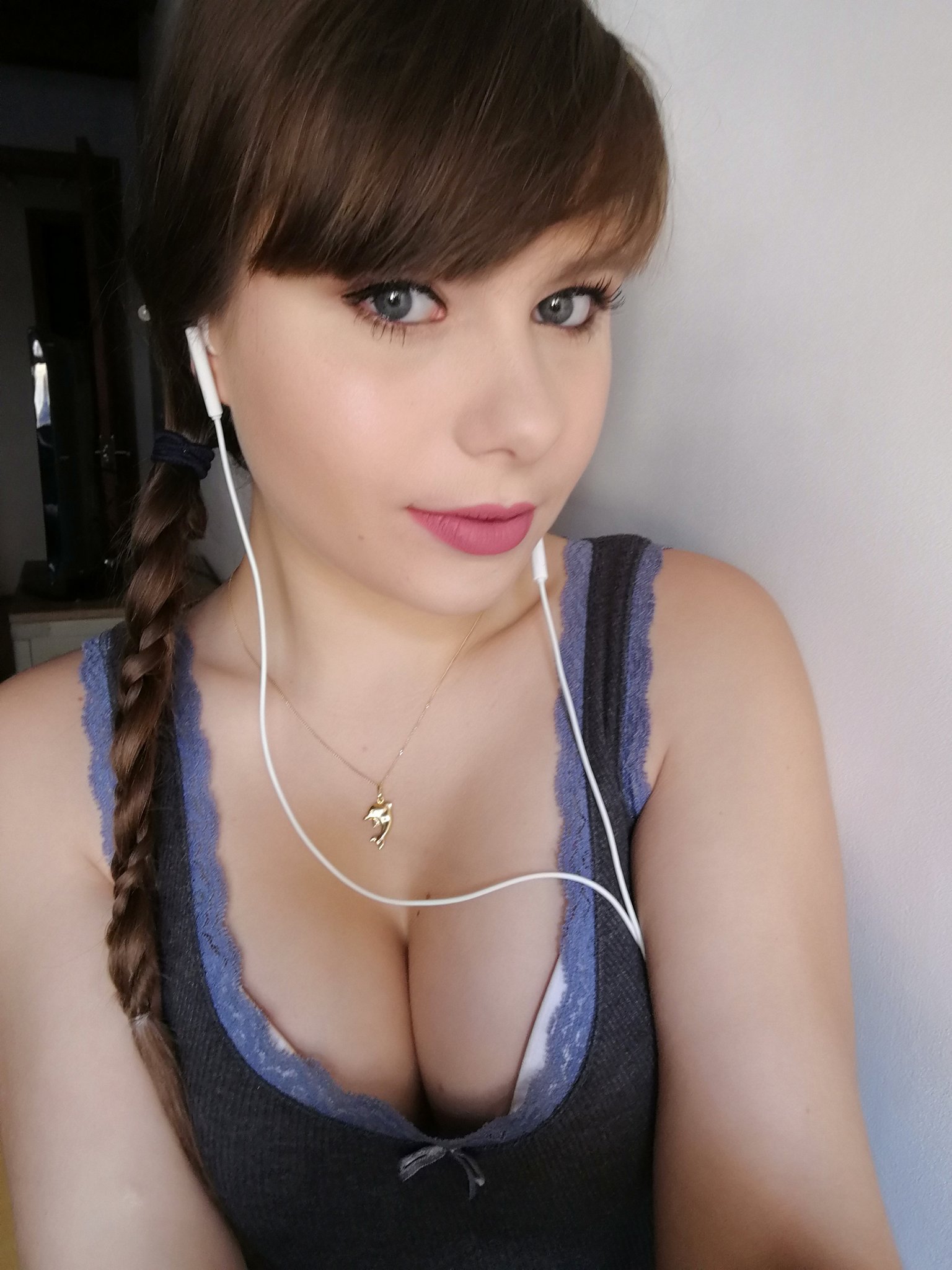 1 pic. Hello les loulous ! Ce matin départ d'Andorre pour allez voir @maissouille au Dieze event !! J'espère vous y croiser 🤞😁 !! À ce soir 💋💋💋 https://t.co/UGqRTPKbvw