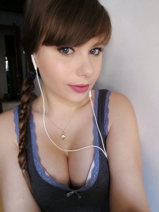 Hello les loulous ! Ce matin d&eacute;part d'Andorre pour allez voir @maissouille au Dieze event !! J'esp&egrave;re<a href="/tag/nature"class="tags"><span>#nature</span></a><a href="/tag/nomakeup"class="tags"><span>#nomakeup</span></a><a href="/tag/cutie"class="tags"><span>#cutie</span></a><a href="/tag/sun"class="tags"><span>#sun</span></a><a href="/tag/blueeyes"class="tags"><span>#blueeyes</span></a><a href="/tag/cat"class="tags"><span>#cat</span></a><a href="/tag/mondaymotivation"class="tags"><span>#mondaymotivation</span></a>