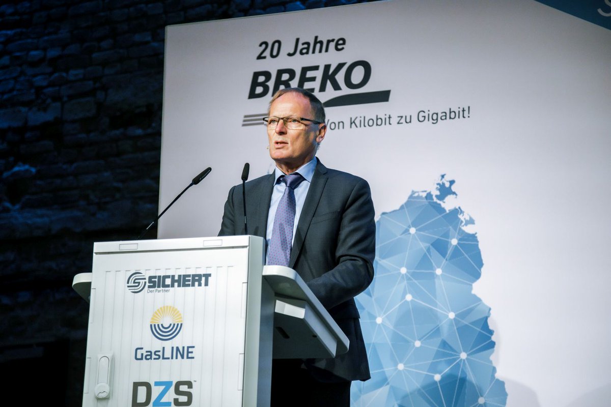„Wir müssen weg von Kupfer und hin zu Glasfaser..." -  Jochen Homann, Präsident der Bundesnetzagentur. <a href="/BREKOverband/">BREKO</a> <a href="/jochenhomann/">Jochen Homann</a> ow.ly/lbqQ50xnJxO