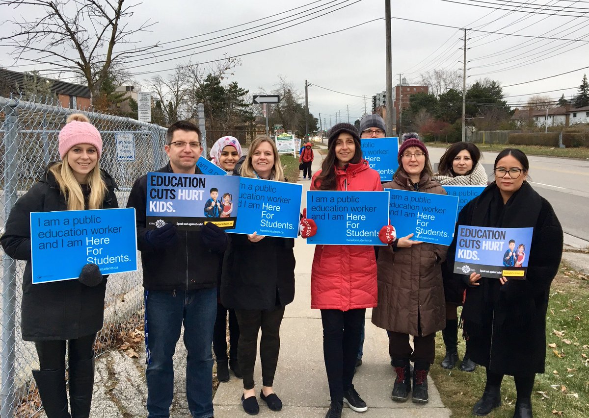 💪Proud to walk in #solidarity with some of our #OSSTF friends and colleagues this morning before school. We are a 7-12 school. We are ALL here for students and want to #TellTheMinister @Sflecce that #CutsHurtKids⚠️ @ETFOeducators @ETFOPeel @OSSTFD19