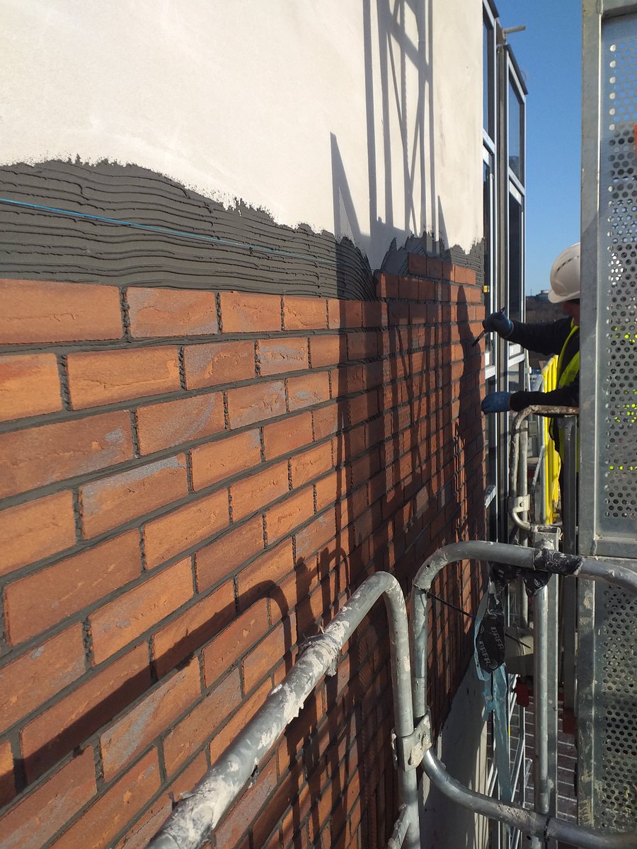 Crossfieldltd's tweet photo. Our team at Baltic View have been blessed with perfect weather today as they reach a big milestone: beginning work on the external brick slips. It's all starting to take shape. #baltictriangle #Liverpool #construction @ExcDevelopments https://t.co/H7Fmtf5VMP