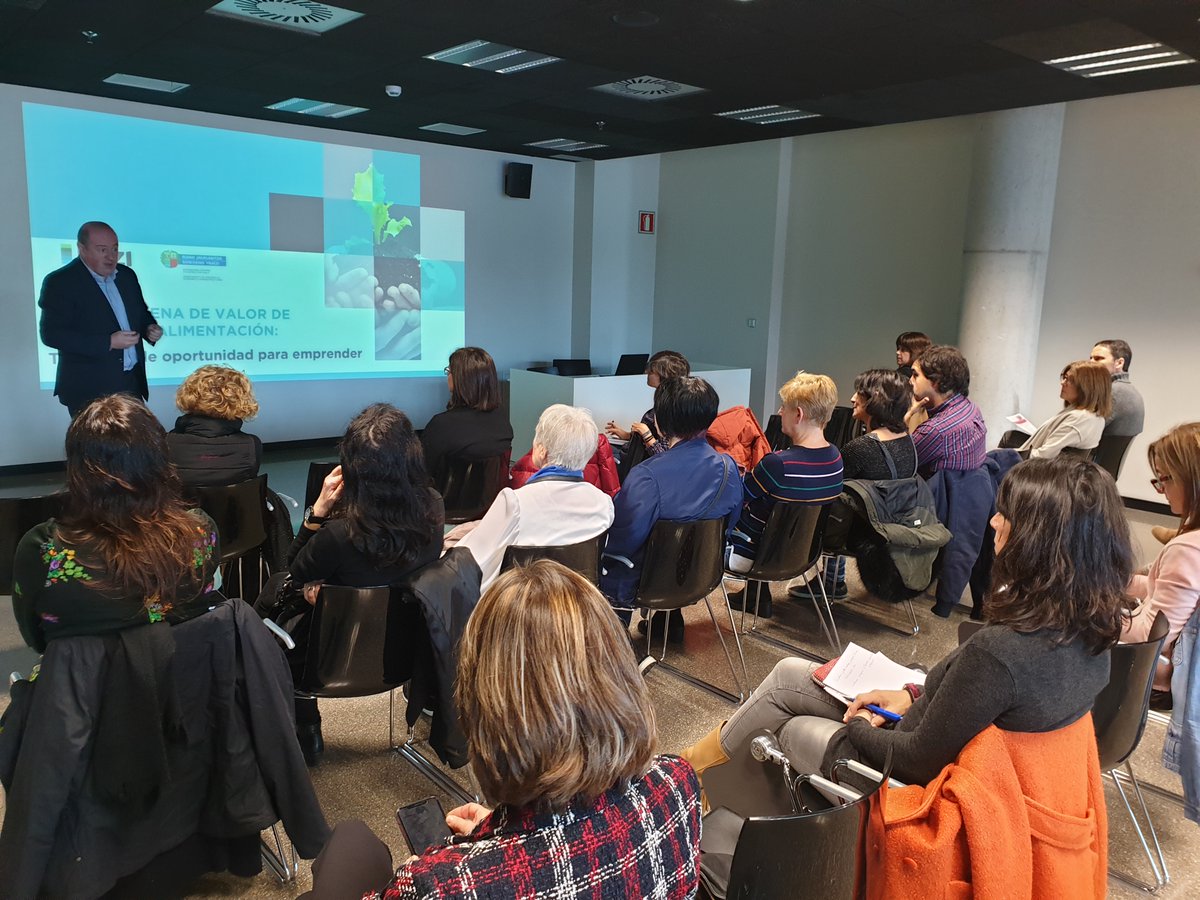 BittorOroz's tweet image. 👩‍🌾#Elika-k, #Hazi-k eta #Neiker-ek, #Emakunde-rekin batera antolatutako jardunaldian parte hartu dugu #Euskadi-ko Elikaduraren balio-kateako emakumeen ekintzaile lana agerian jartzeko. Emakume ahaldundua izango da lehen sektorean etorkizunerako gakoa ➡️ irekia.euskadi.eus/eu/news/58864-…