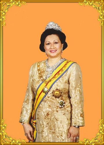 Her Royal Highness Tunku Ampuan Besar Aishah Rohani is the grand aunt of Their Royal Highnesses Raja Perempuan Fauziah of Perlis & Sultan Mizan Zainal Abidin of Terengganu.
