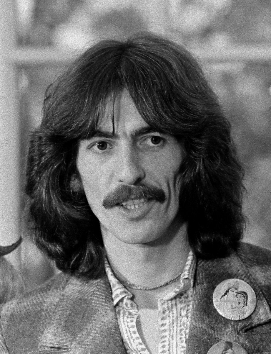 RockHistoryPics's tweet image. Today in 2001, George Harrison of The Beatles and the Traveling Wilburys, died of lung cancer at age 58. 

#GeorgeHarrison #thebeatles #RIPGeorgeHarrison #legend #herecomesthesun #travelingwilburys