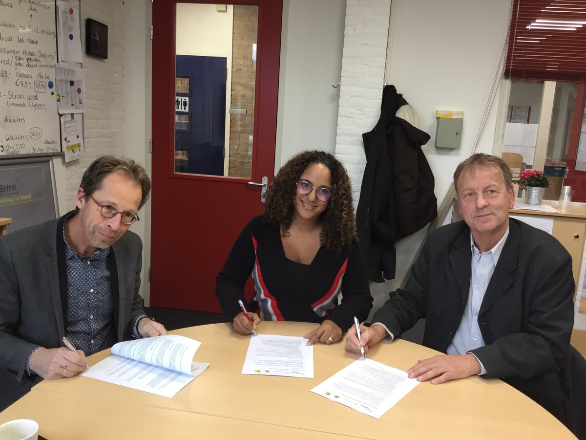 Ondertekening van samenwerkingsovereenkomst in IKC De Brink met #Buddie en #Swazoom. Mooie vervolgstap!