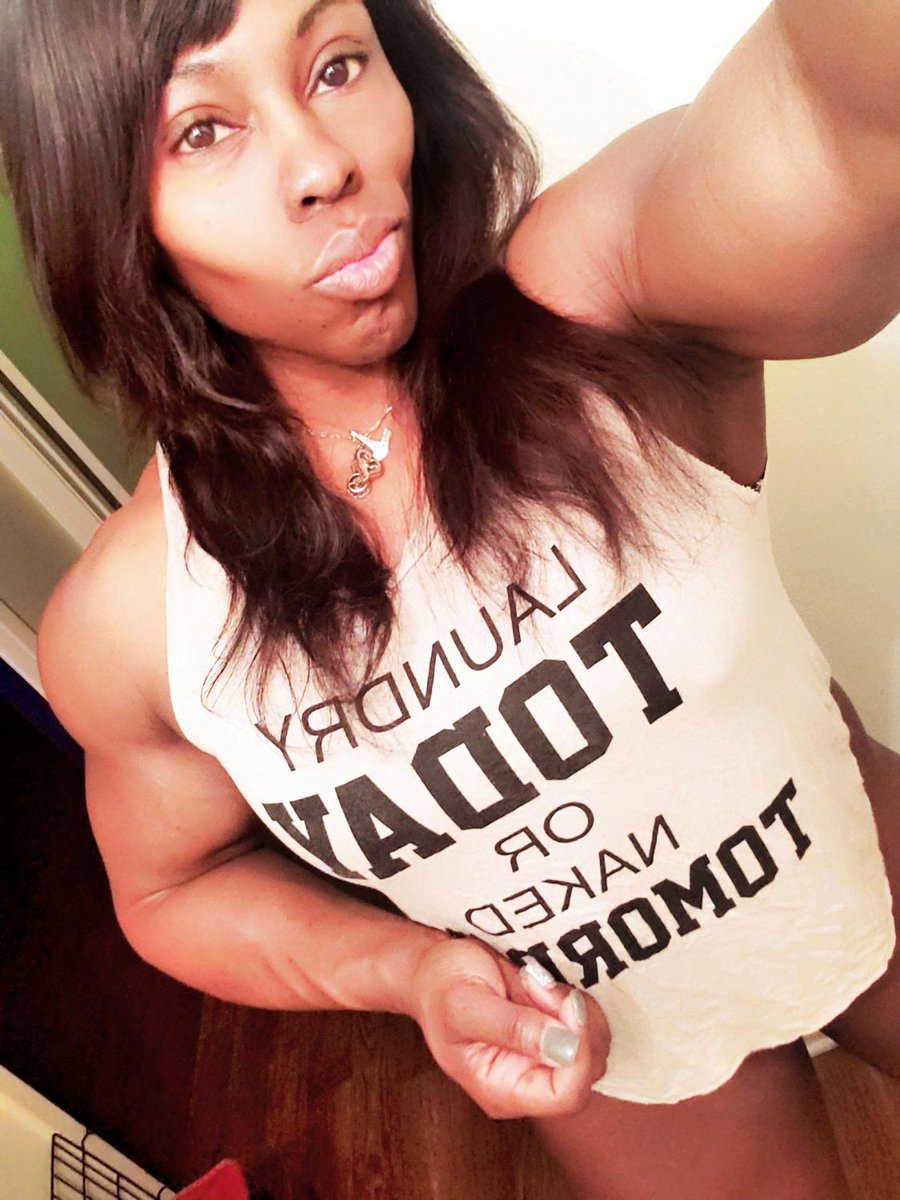mizztreasure's tweet photo. GM time of from competing and holidays now over it's time to switch gears and eat clean and focus on 2020 competition season yup I'm ready #femalebodybuilder #dominatrix #offseaaon #backontrack #athlete #rested #musclefetish #curves #goodvibes https://t.co/uxYxfke3Ox