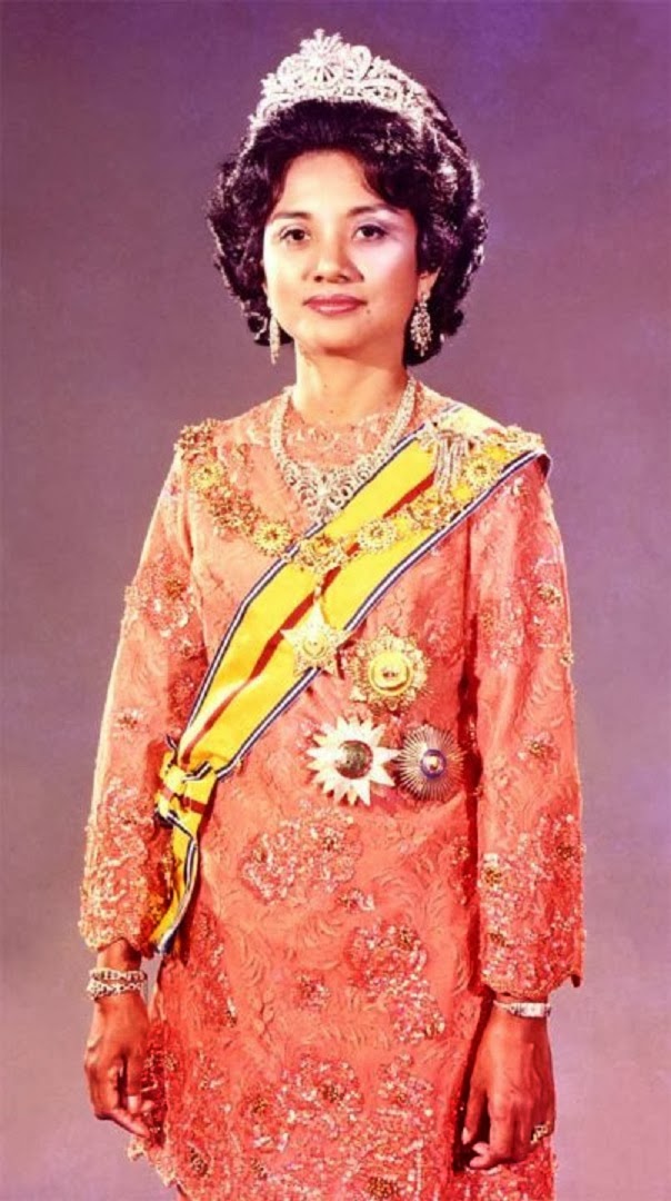 Her Highness Tunku Temenggung of Kedah, Yang Amat Mulia Tunku Puteri Intan Syafinaz ibni Almarhum Sultan Abdul Halim Al Mu& #39;adzam Shah .Her mother, the Almarhumah Sultanah Bahiyah, was the daugther of the 1st Yang Dipertuan Agong, Almarhum Tuanku Abdul Rahman of Negeri Sembilan.