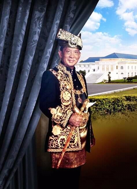 Her Majesty Raja Permaisuri Agong Tunku Azizah's father, Duli Yang Maha Mulia Almarhum Sultan Iskandar, married secondly to the Almarhum Tunku Puan Zanariah (Former Sultanah) who was also a member of The Kelantan Royal Family.