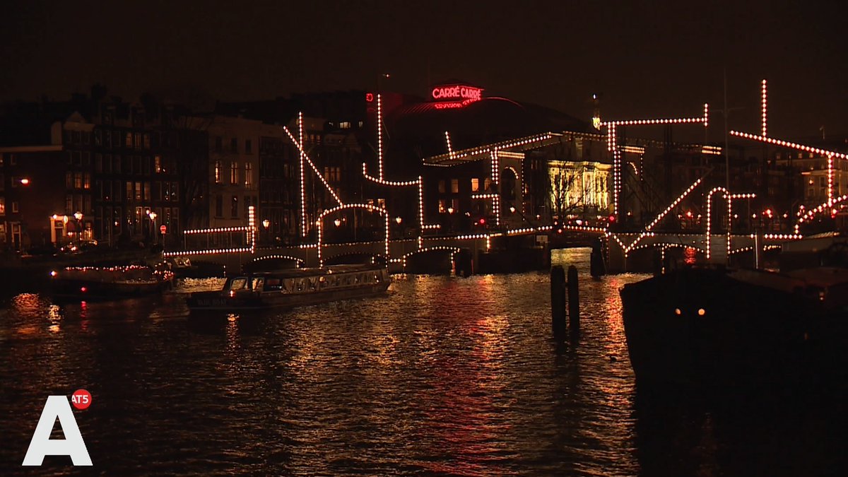Magere Brug 'naar de ratsmodee' tijdens Amsterdam Light Festival

at5.nl/artikelen/1985…
