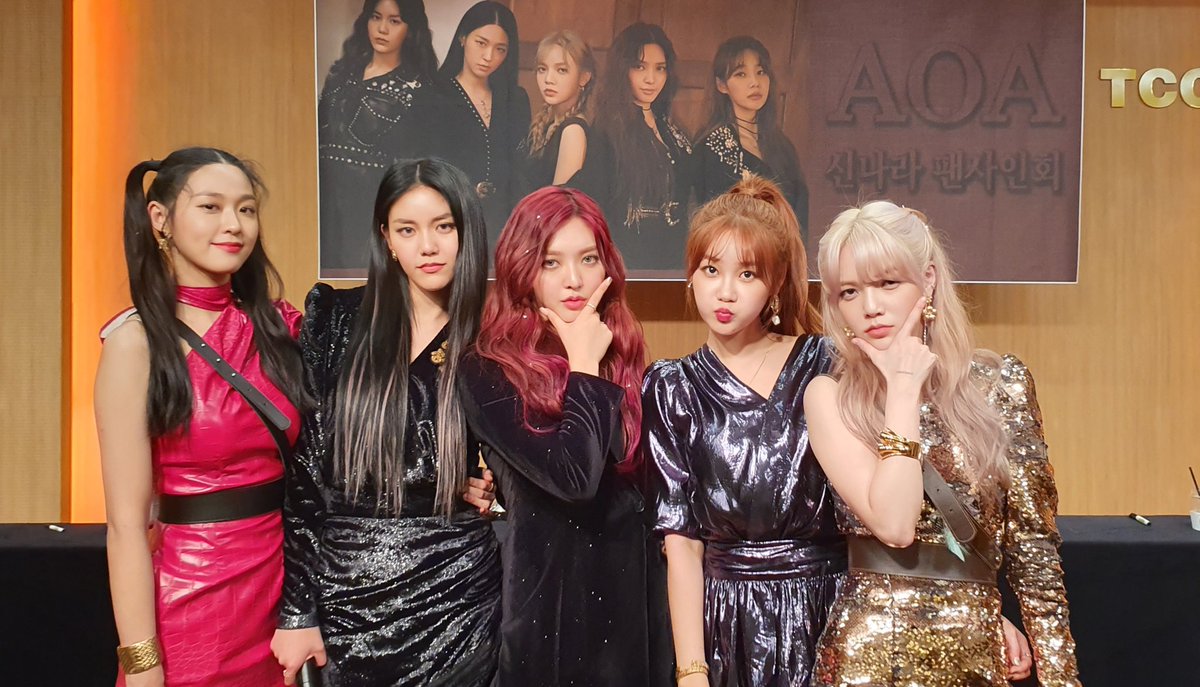 AOA_FANCLUB's tweet photo. [달이 참 예쁘네요🌕]

2019.11.29 
MOON HUNTER로 돌아온 AOA!
ELVIS 마음 사냥 완료!🏹

#AOA #에이오에이 #날보러와요 #ComeSeeMe 🙋👀 https://t.co/oQ9BHHrTnk