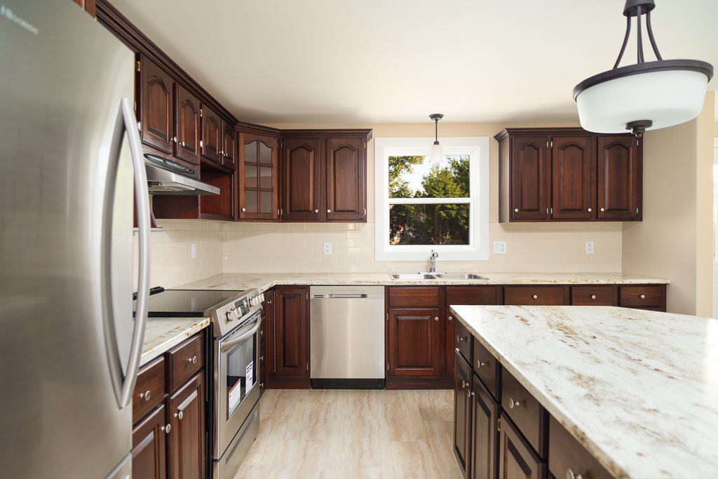 Good morning!

Imagine making breakfast in this spacious kitchen.

Enjoy our photo tour: reddoorrealty.ca/listings/detai…

To arrange a viewing, contact:
Denise MacDonell: 902.456.5727, denise@reddoorrealty.ca
Paul Mackay: 902.466.9458, paul@reddoorrealty.ca

#dartmouthns #icouldlivehere