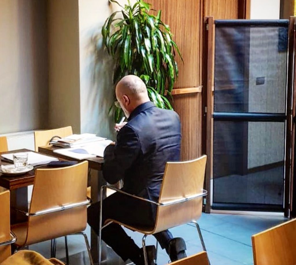 sbonaccini's tweet photo. Sosta al bar, per riordinare agenda e appuntamenti. Poi diretti a Vignola 
#emiliaromagna #UnPassoAvanti #relaxing #agenda #workinprogress #baiadelre #modenasud https://t.co/teMiKkSAqk